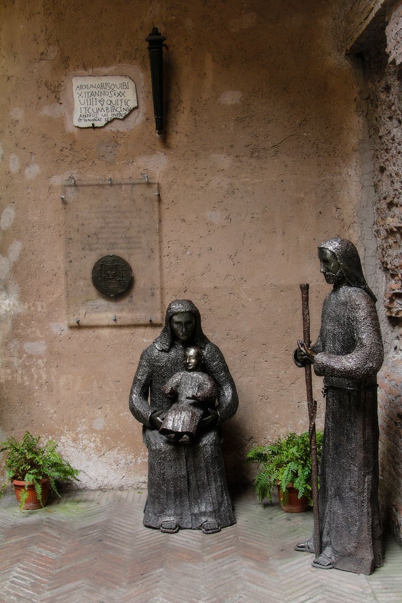 _MG_9761 mary and martyrs courtyard 4x6