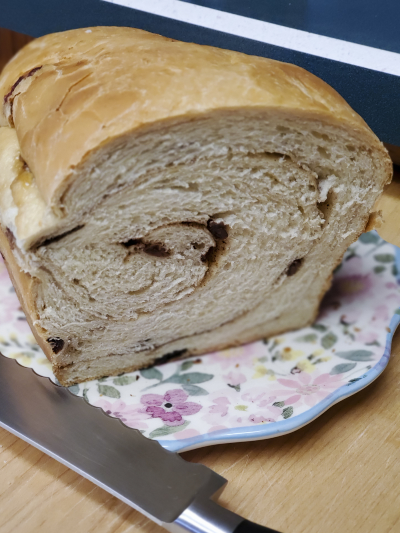 Cinnamon raisin bread